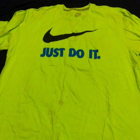 Nike T shirt - Picture 1 of 2